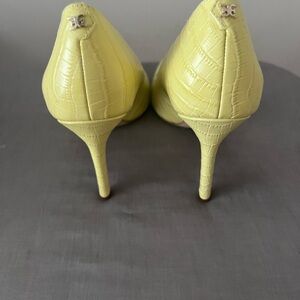 Yellow pumps brand new.